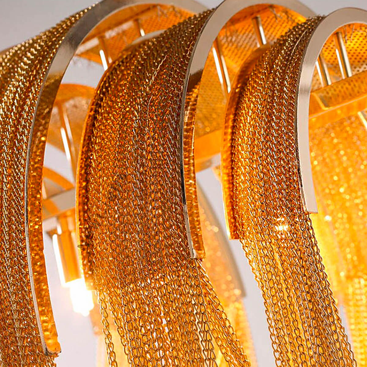 Nordic-postmodern-bedroom-tassel-aluminum-chain-table-lamp-texture1 | Sofary