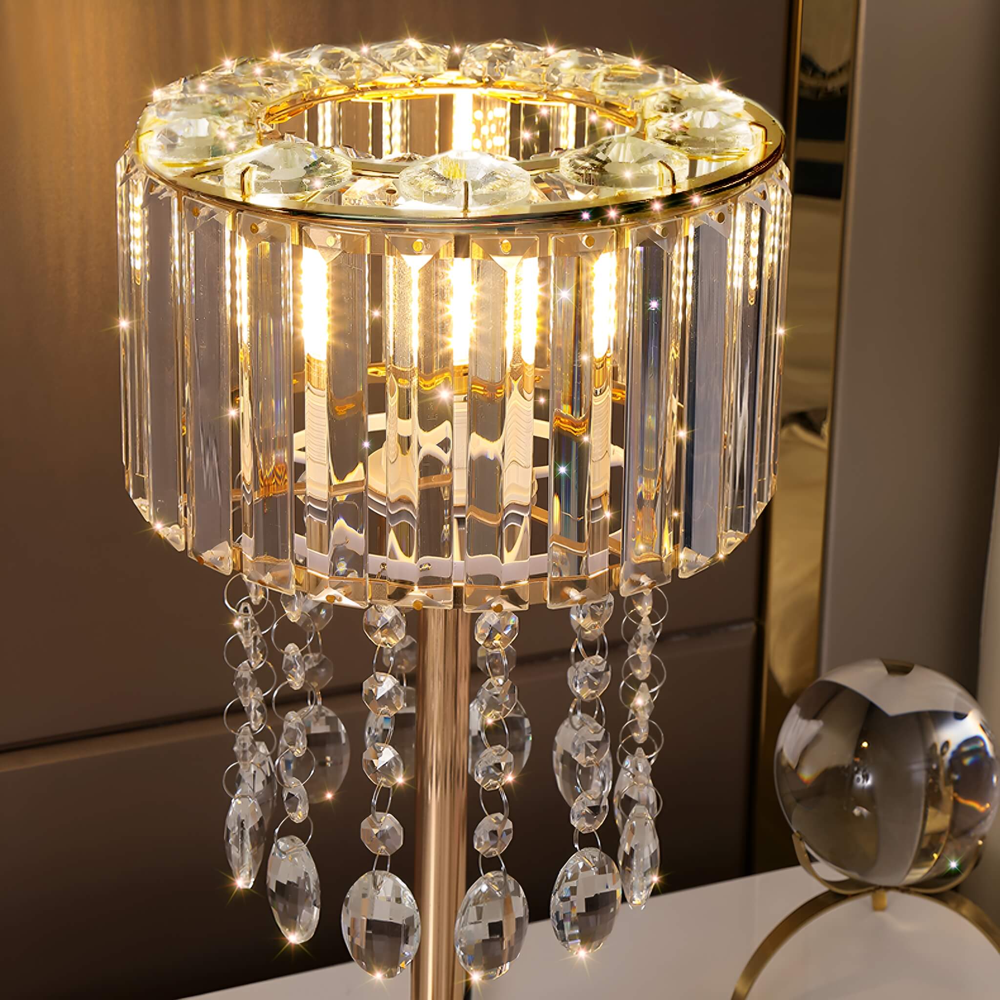 Luxury Gold Finish Lamp with Sparkling Crystal Details -details-1|Siljoy