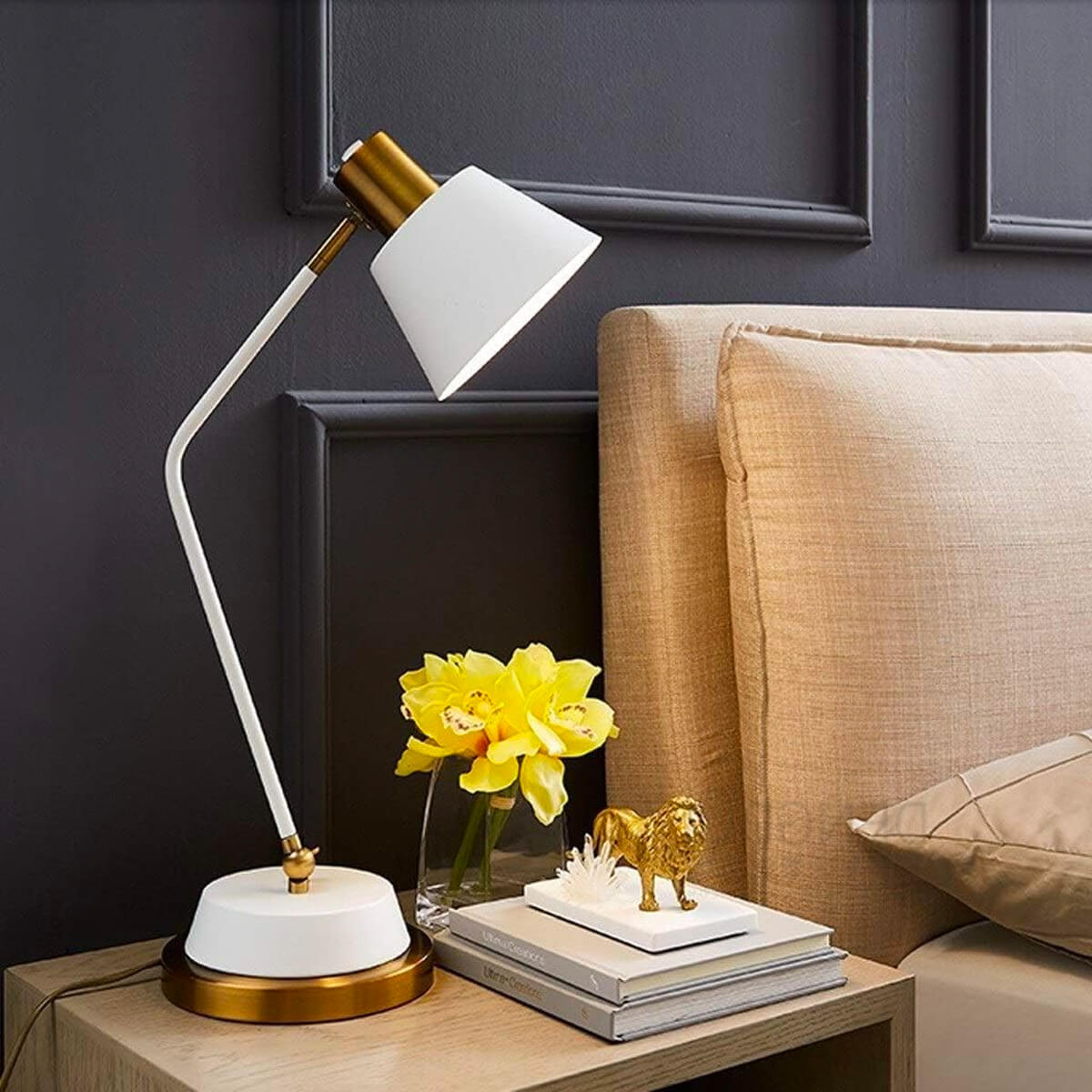 Nordic-modern-desk-lamp-hotel-bedroom-living room3 | Siljoy
