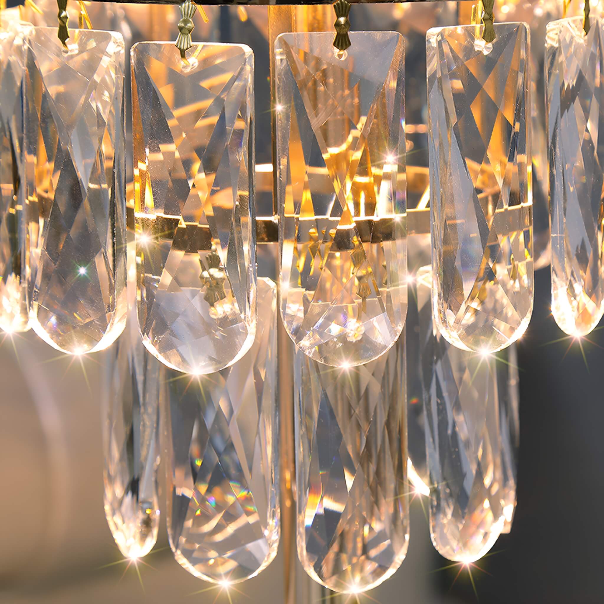 Elegant Gold Table Lamp with Beveled Crystal Shade-details |Siljoy